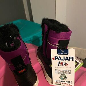 Girls winter boots They are new with tags. These are beautiful